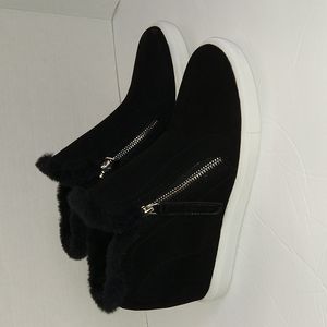 Madden Girl Prevale Wedge Sneakers Ankle Boots Faux Suede Fur Collar Size 9.5